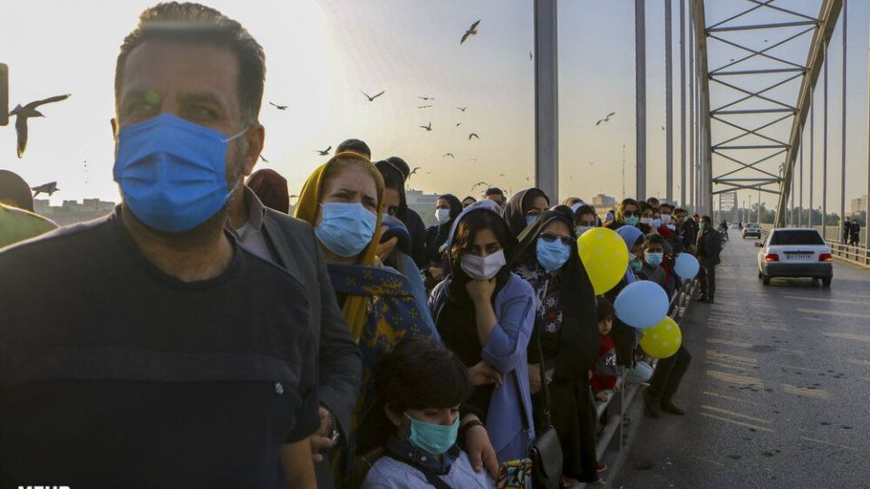 پذیرایی اهوازی ها از مرغ های ماهی خوار