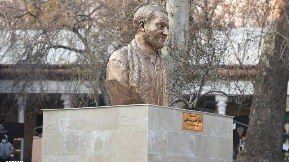 نصب سردیس حاج قاسم سلیمانی در بوستان قیطریه