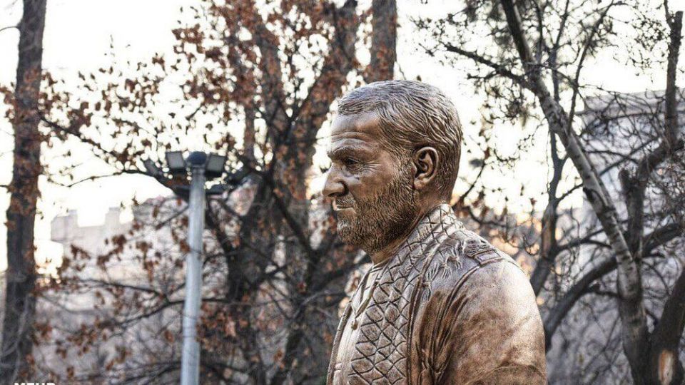 نصب سردیس حاج قاسم سلیمانی در بوستان قیطریه