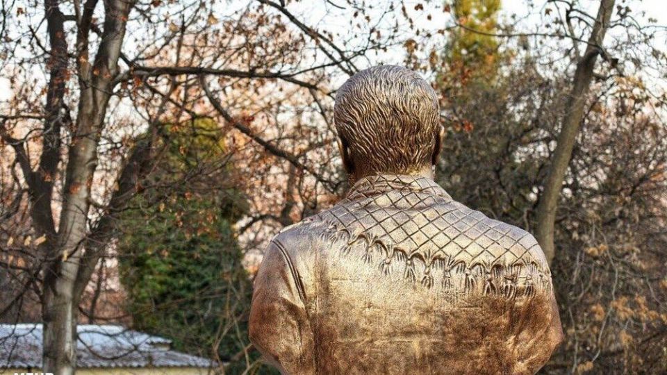 نصب سردیس حاج قاسم سلیمانی در بوستان قیطریه