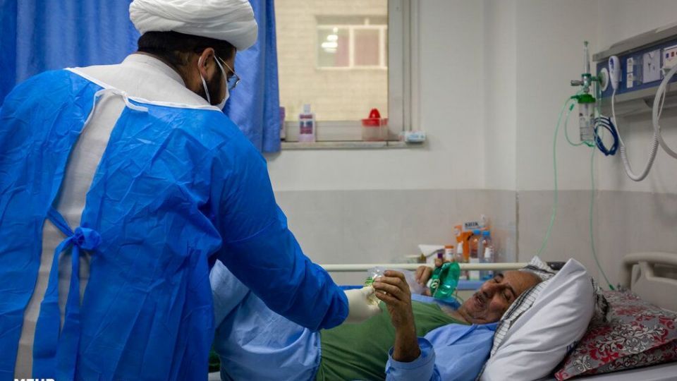 فعالیت طلاب جهادی در بیمارستان ها