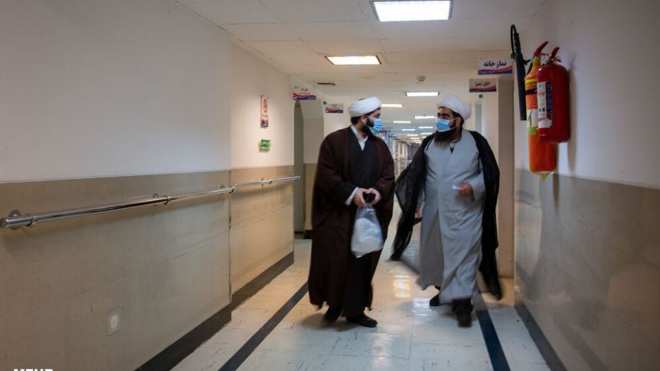 فعالیت طلاب جهادی در بیمارستان ها