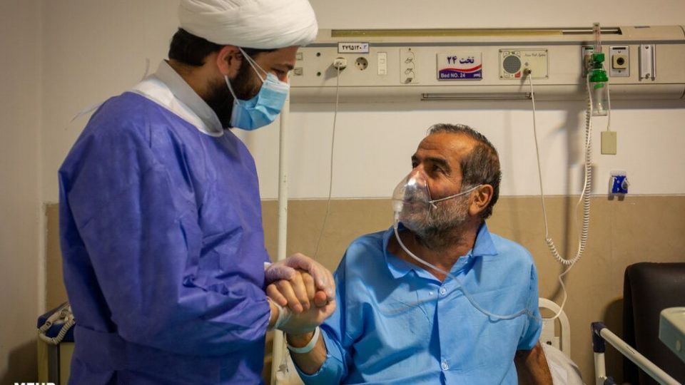 فعالیت طلاب جهادی در بیمارستان ها