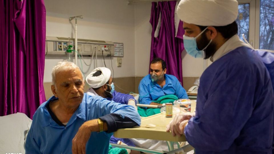 فعالیت طلاب جهادی در بیمارستان ها