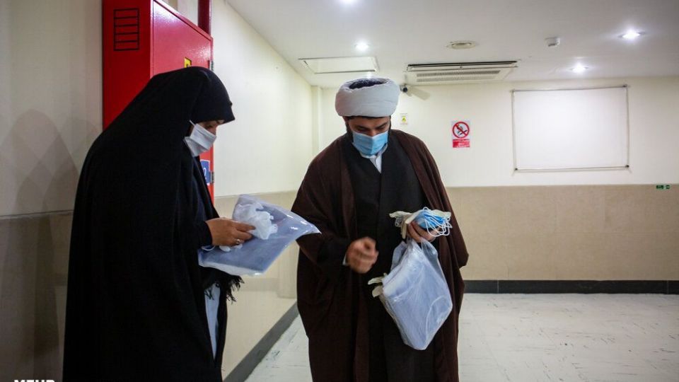 فعالیت طلاب جهادی در بیمارستان ها