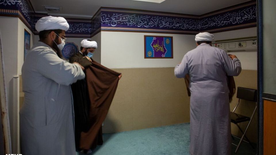 فعالیت طلاب جهادی در بیمارستان ها