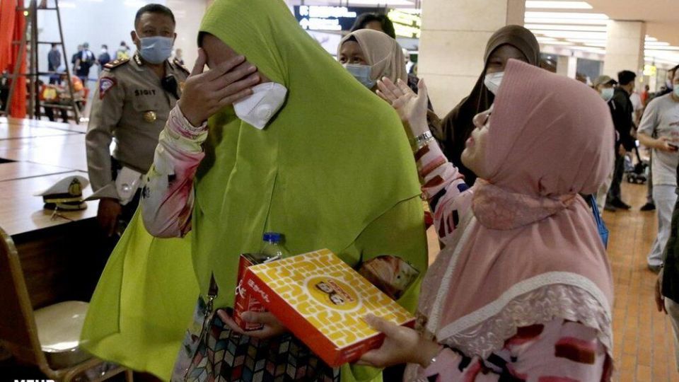 جمع آوری لاشه هواپیمای مسافربری اندونزی از دریا