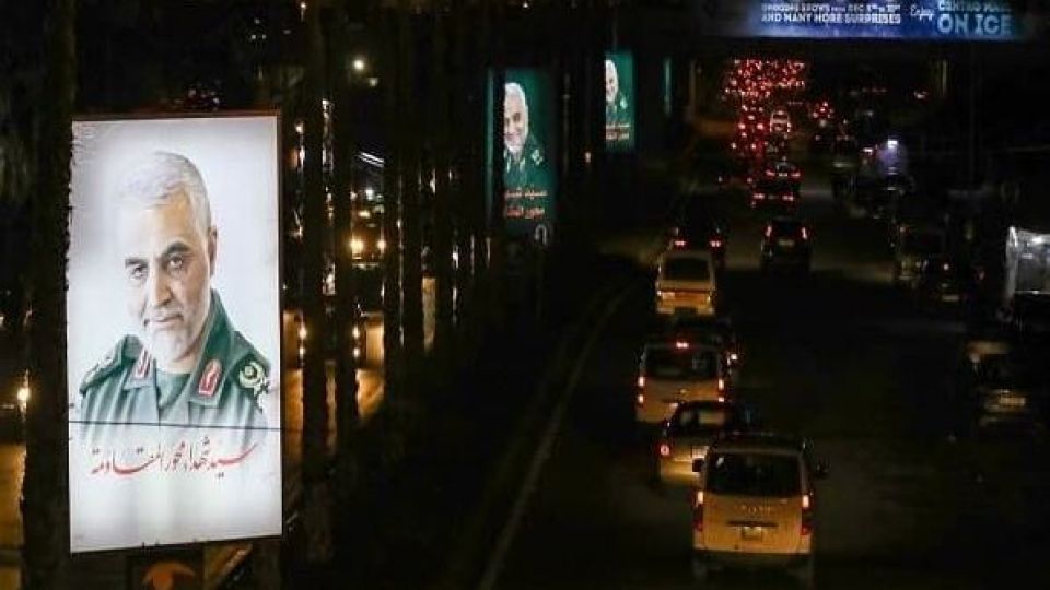  نصب تصویر سردار سلیمانی در نزدیکی مقر  نظامیان آمریکایی