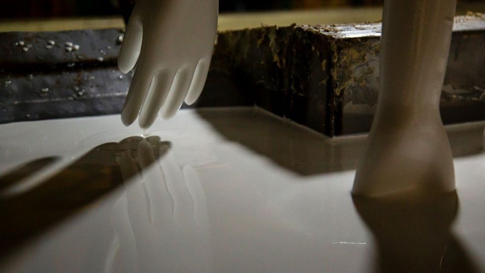 کارگاه تولید دستکش جراحی لاتکس در جنوب کشور