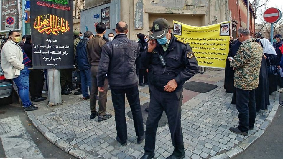 تجمع سهامداران بانک مهر اقتصاد مقابل قوه قضائیه