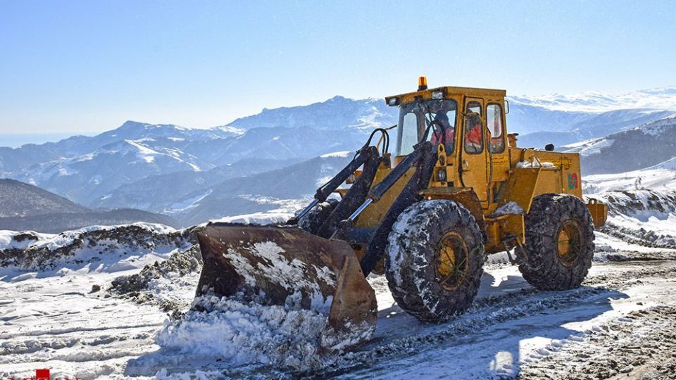 بازگشایی راه‌های روستایی و برف گیر آستارا