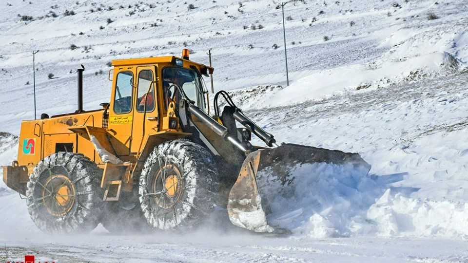بازگشایی راه‌های روستایی و برف گیر آستارا