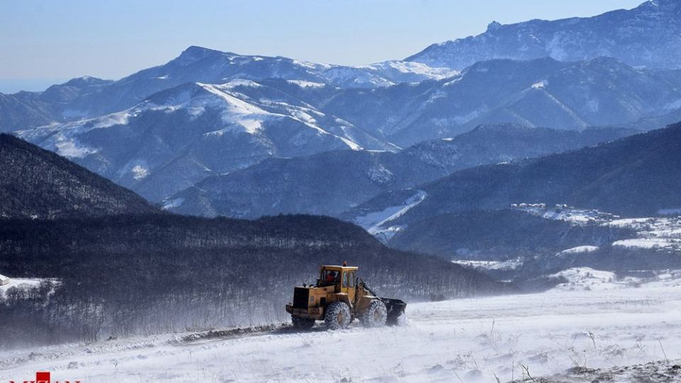 بازگشایی راه‌های روستایی و برف گیر آستارا
