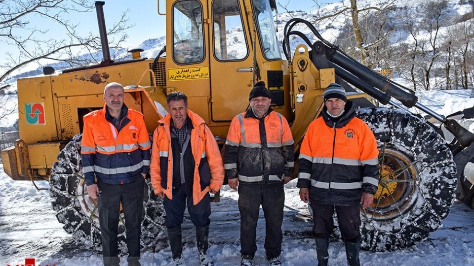 بازگشایی راه‌های روستایی و برف گیر آستارا