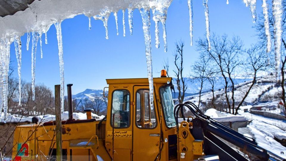 بازگشایی راه‌های روستایی و برف گیر آستارا