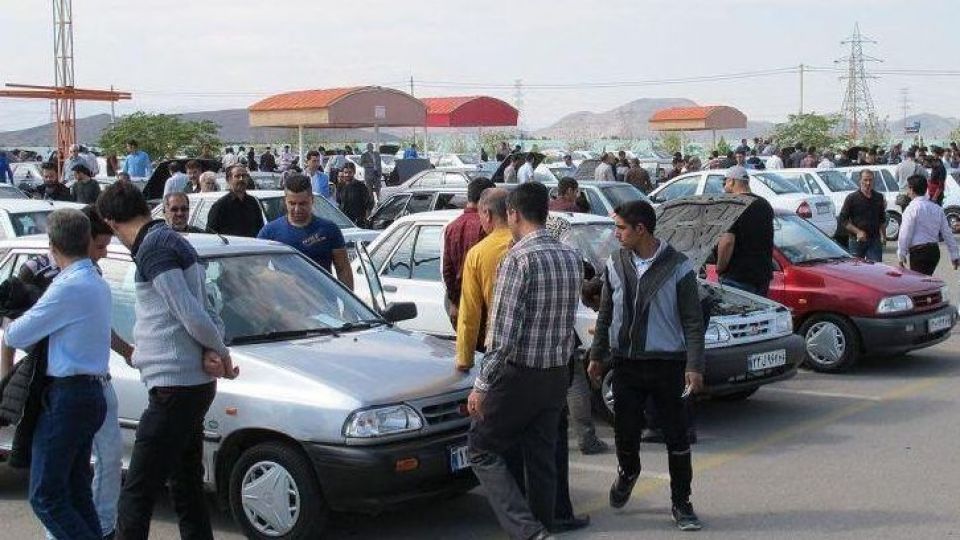 تعیین قیمت خودرو در بازار به دست دلالان