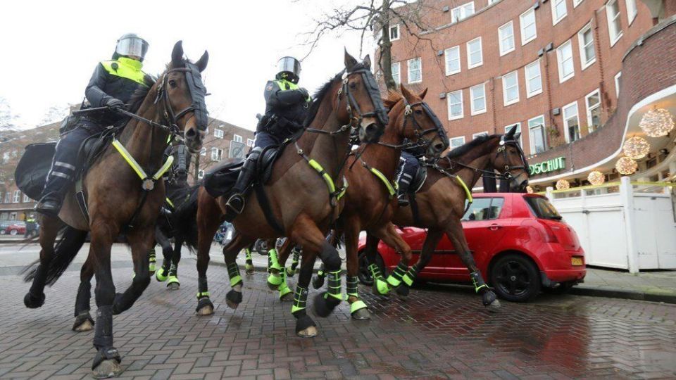 درگیری پلیس هلند و معترضان به محدودیت‌های کرونایی