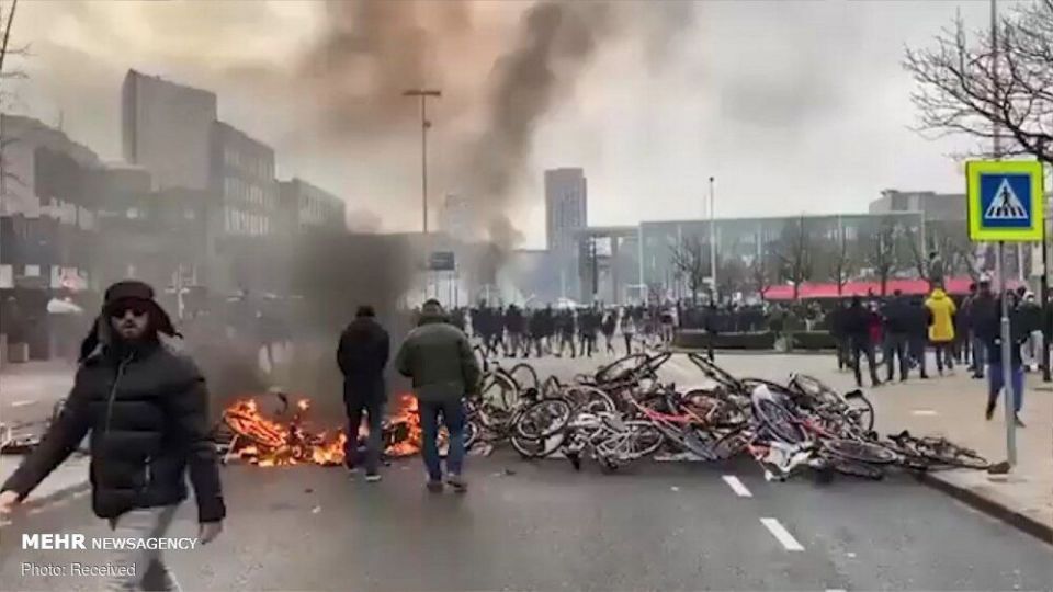 درگیری پلیس هلند و معترضان به محدودیت‌های کرونایی