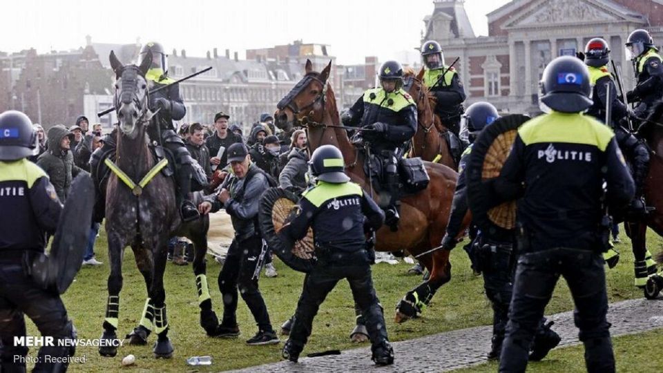 درگیری پلیس هلند و معترضان به محدودیت‌های کرونایی