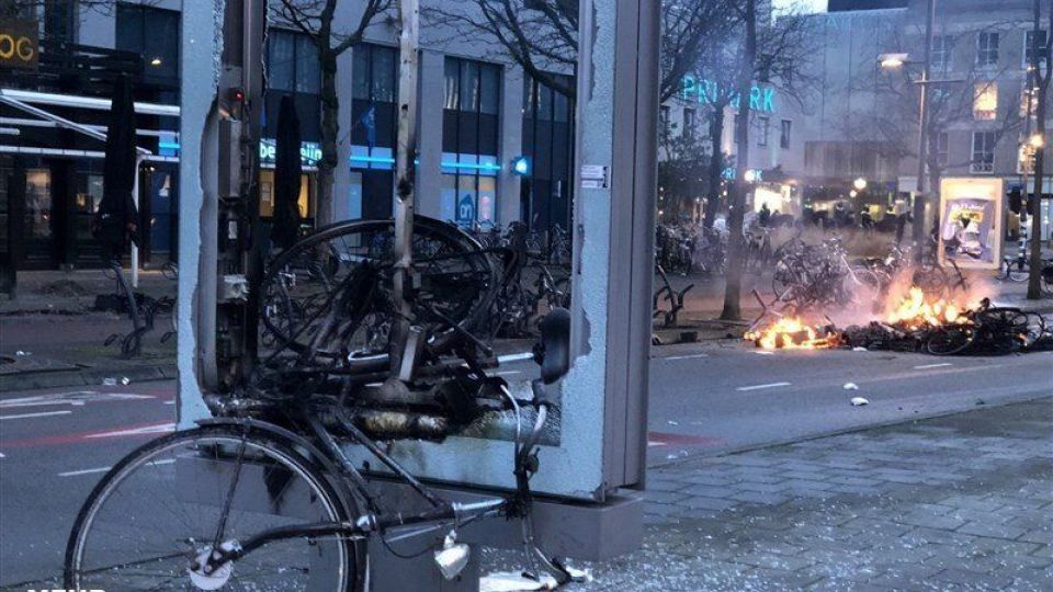 درگیری پلیس هلند و معترضان به محدودیت‌های کرونایی