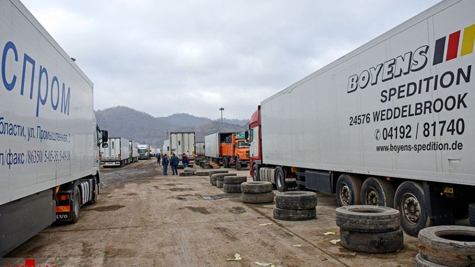 ترافیک کامیون های ترانزیتی خارجی در گذرگاه مرزی آستارا