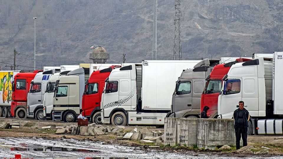 ترافیک کامیون های ترانزیتی خارجی در گذرگاه مرزی آستارا
