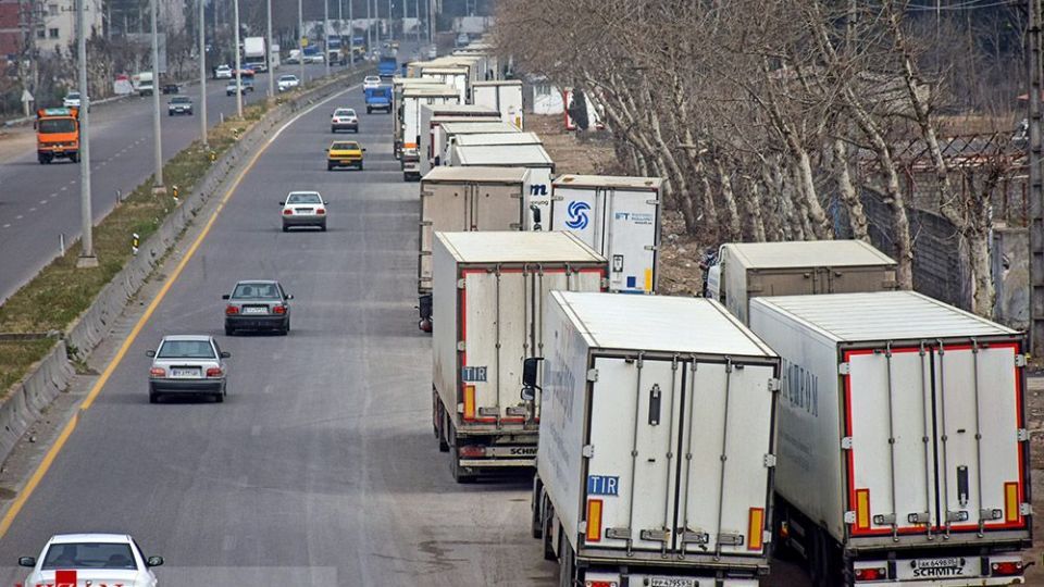 ترافیک کامیون های ترانزیتی خارجی در گذرگاه مرزی آستارا