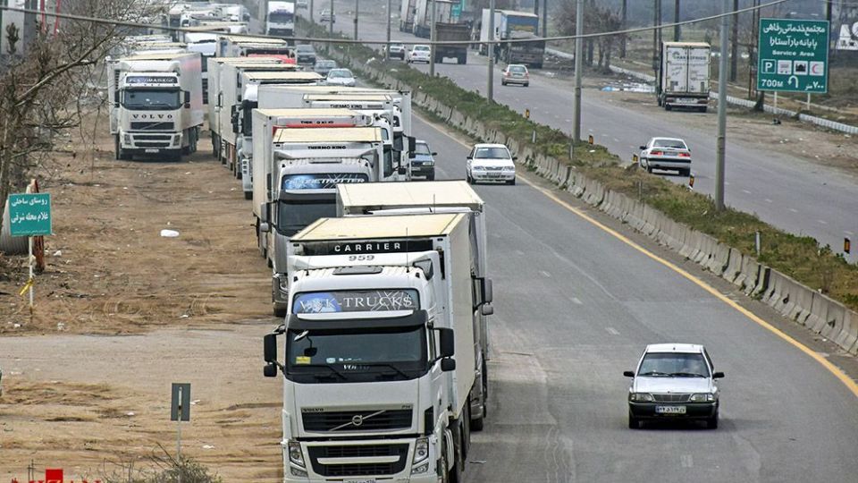 ترافیک کامیون های ترانزیتی خارجی در گذرگاه مرزی آستارا