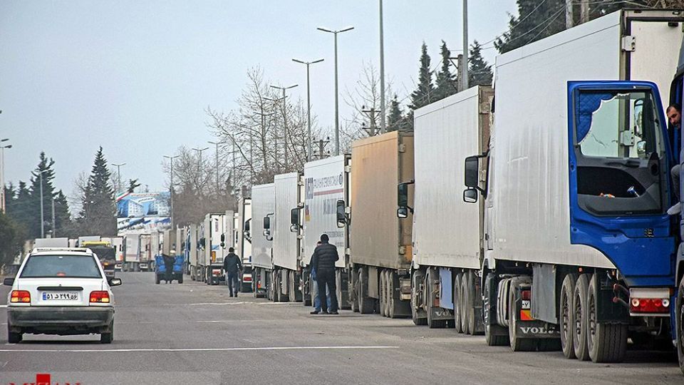 ترافیک کامیون های ترانزیتی خارجی در گذرگاه مرزی آستارا