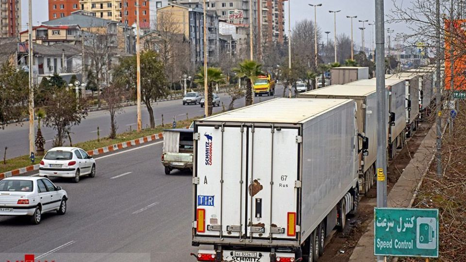 ترافیک کامیون های ترانزیتی خارجی در گذرگاه مرزی آستارا