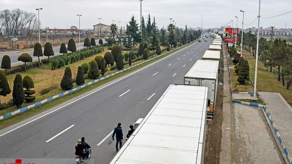 ترافیک کامیون های ترانزیتی خارجی در گذرگاه مرزی آستارا