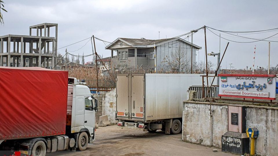 ترافیک کامیون های ترانزیتی خارجی در گذرگاه مرزی آستارا