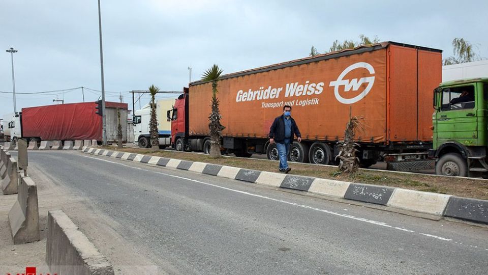 ترافیک کامیون های ترانزیتی خارجی در گذرگاه مرزی آستارا