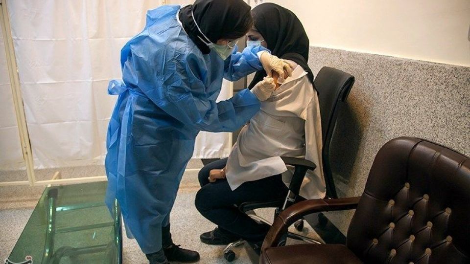 تزریق نخستین مرحله واکسن کرونا - کرمانشاه