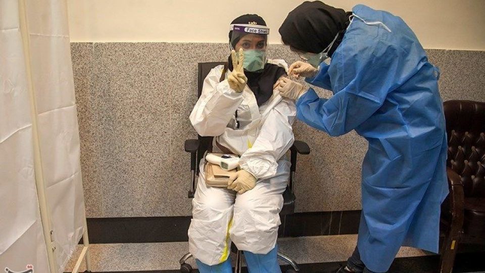 تزریق نخستین مرحله واکسن کرونا - کرمانشاه