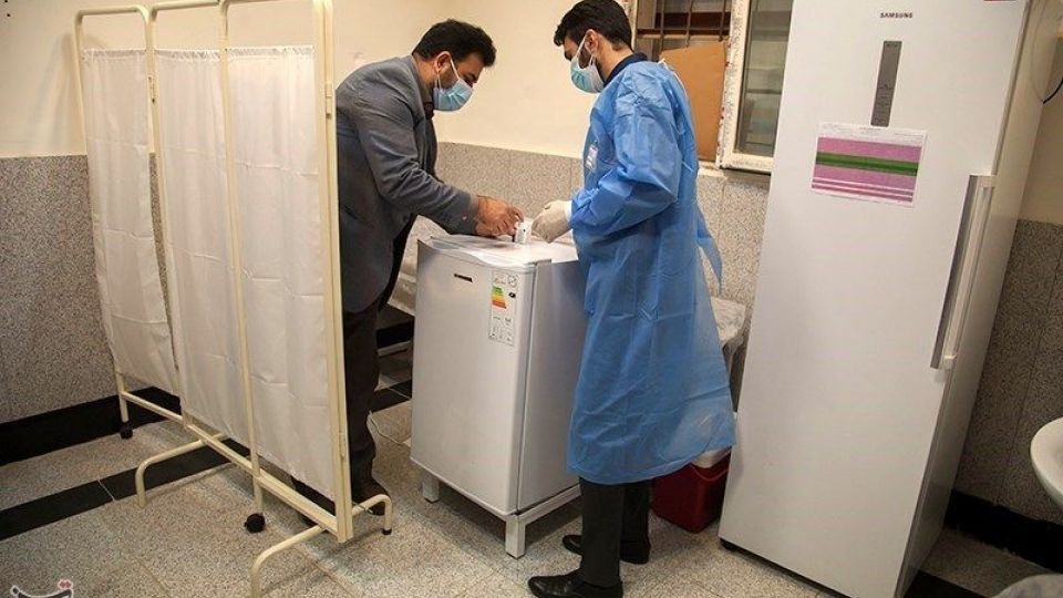 تزریق نخستین مرحله واکسن کرونا - کرمانشاه