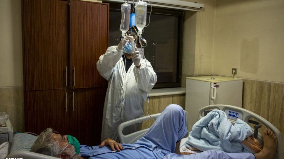 تلاش های شبانه کادر درمان