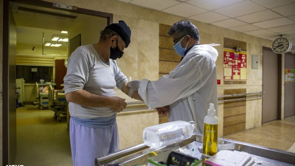 تلاش های شبانه کادر درمان