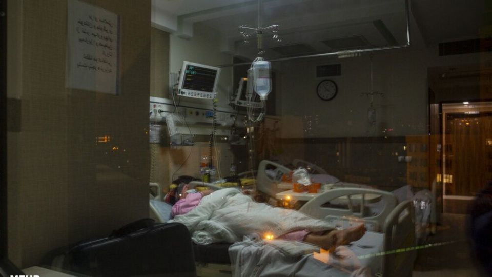 تلاش های شبانه کادر درمان