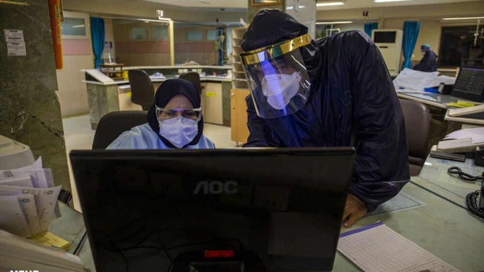 تلاش های شبانه کادر درمان