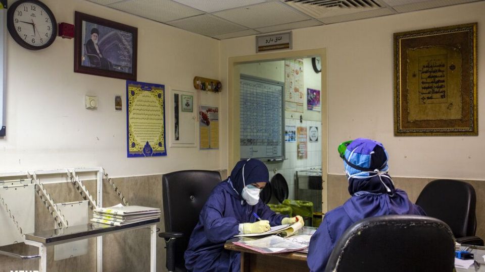 تلاش های شبانه کادر درمان