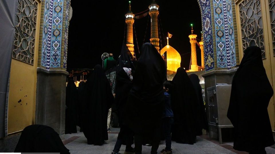 حال و هوای حرم حضرت معصومه(س) در شب شهادت امام ‌هادی(ع)