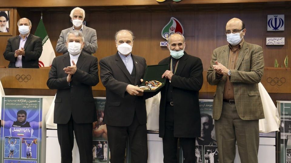 مراسم رونمایی از تندیس‌های ۶ تن از قهرمانان افتخار آفرین ورزش کشور