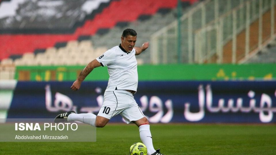 دیدار تیم‌های منتخب ۹۸ و سرخ آبی یادبود میناوند و انصاریان