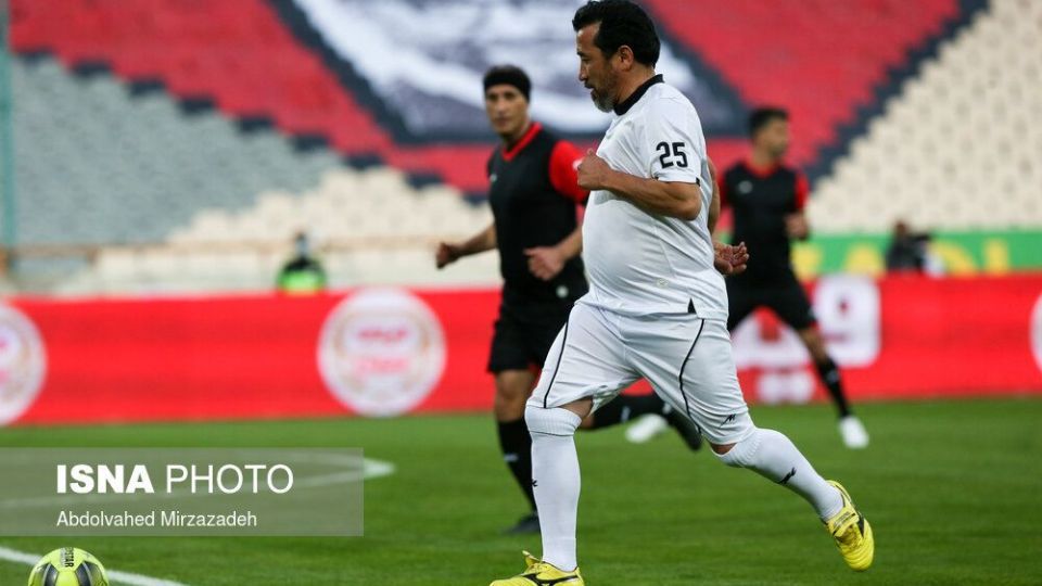 دیدار تیم‌های منتخب ۹۸ و سرخ آبی یادبود میناوند و انصاریان