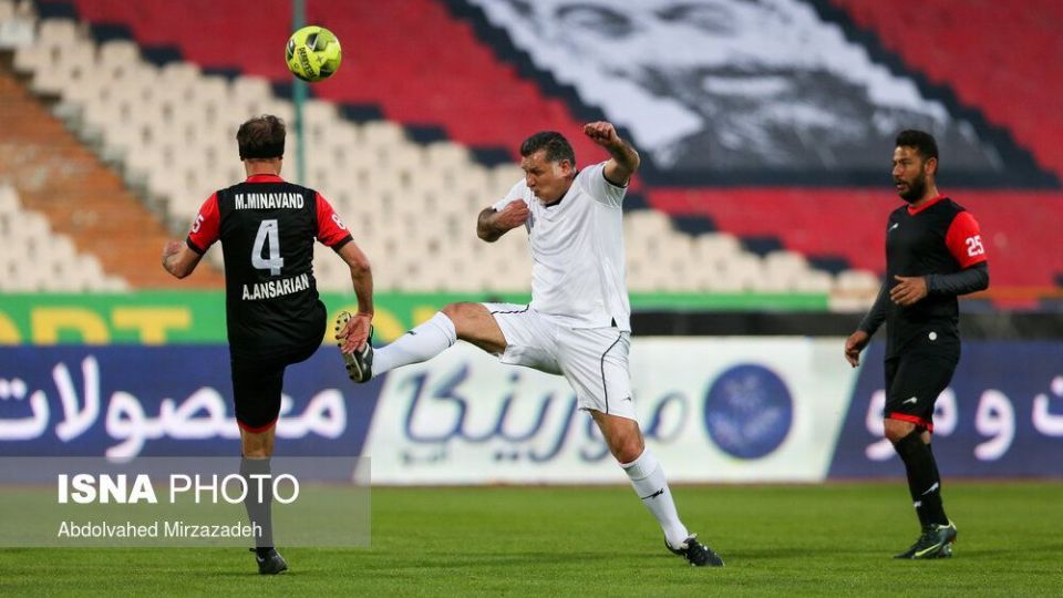 دیدار تیم‌های منتخب ۹۸ و سرخ آبی یادبود میناوند و انصاریان