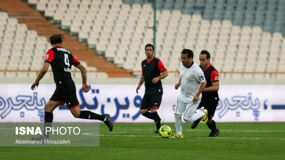 دیدار تیم‌های منتخب ۹۸ و سرخ آبی یادبود میناوند و انصاریان