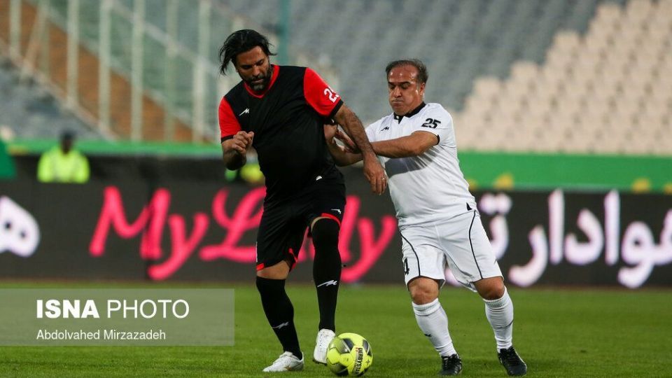 دیدار تیم‌های منتخب ۹۸ و سرخ آبی یادبود میناوند و انصاریان