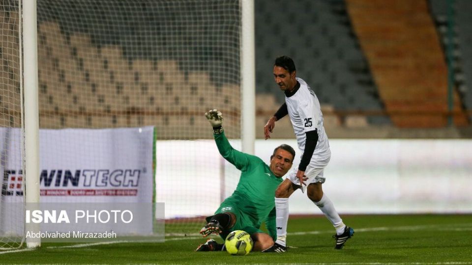 دیدار تیم‌های منتخب ۹۸ و سرخ آبی یادبود میناوند و انصاریان