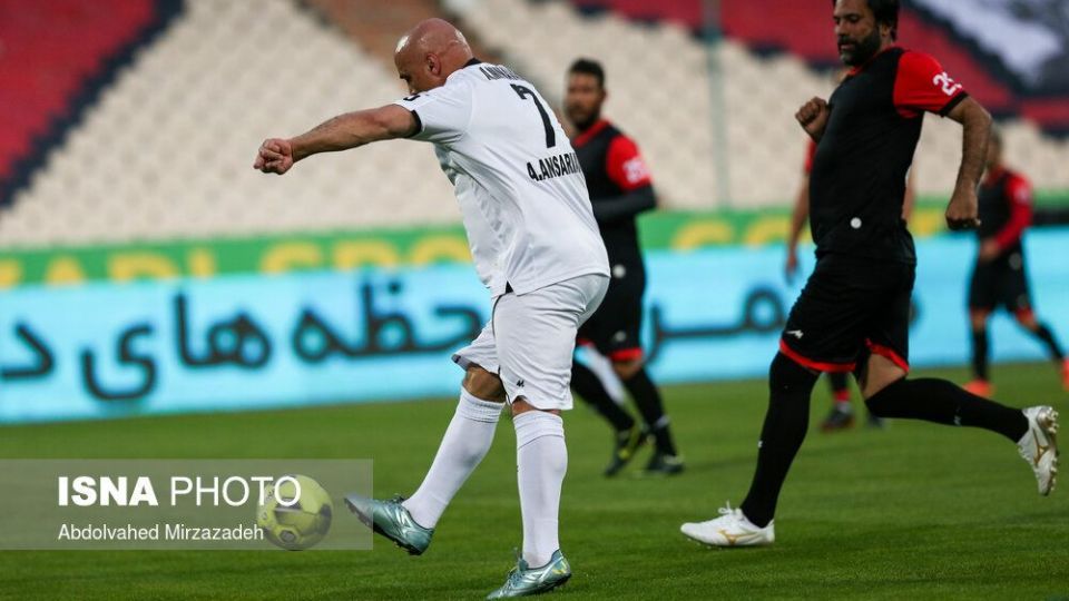 دیدار تیم‌های منتخب ۹۸ و سرخ آبی یادبود میناوند و انصاریان